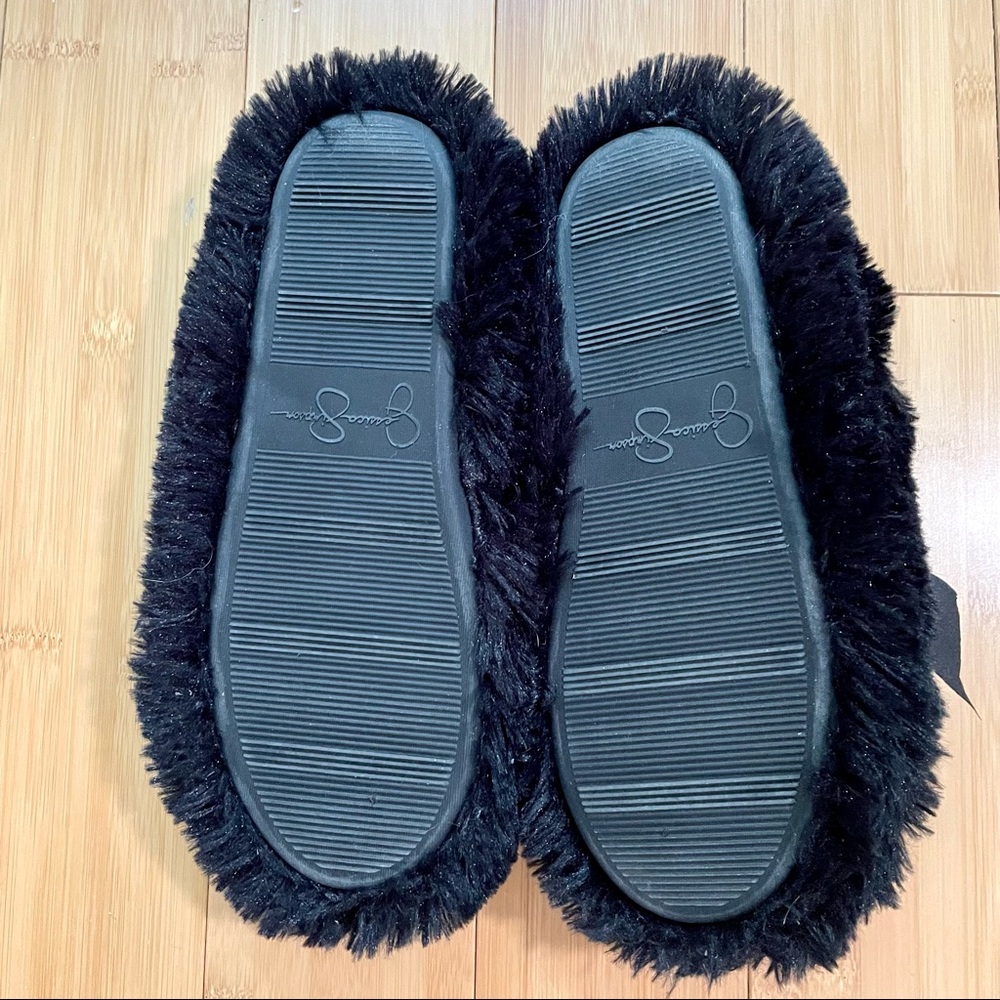 NWOT Jessica Simpson Fuzzy Slippers Size 7-8 - Picture 5 of 5
